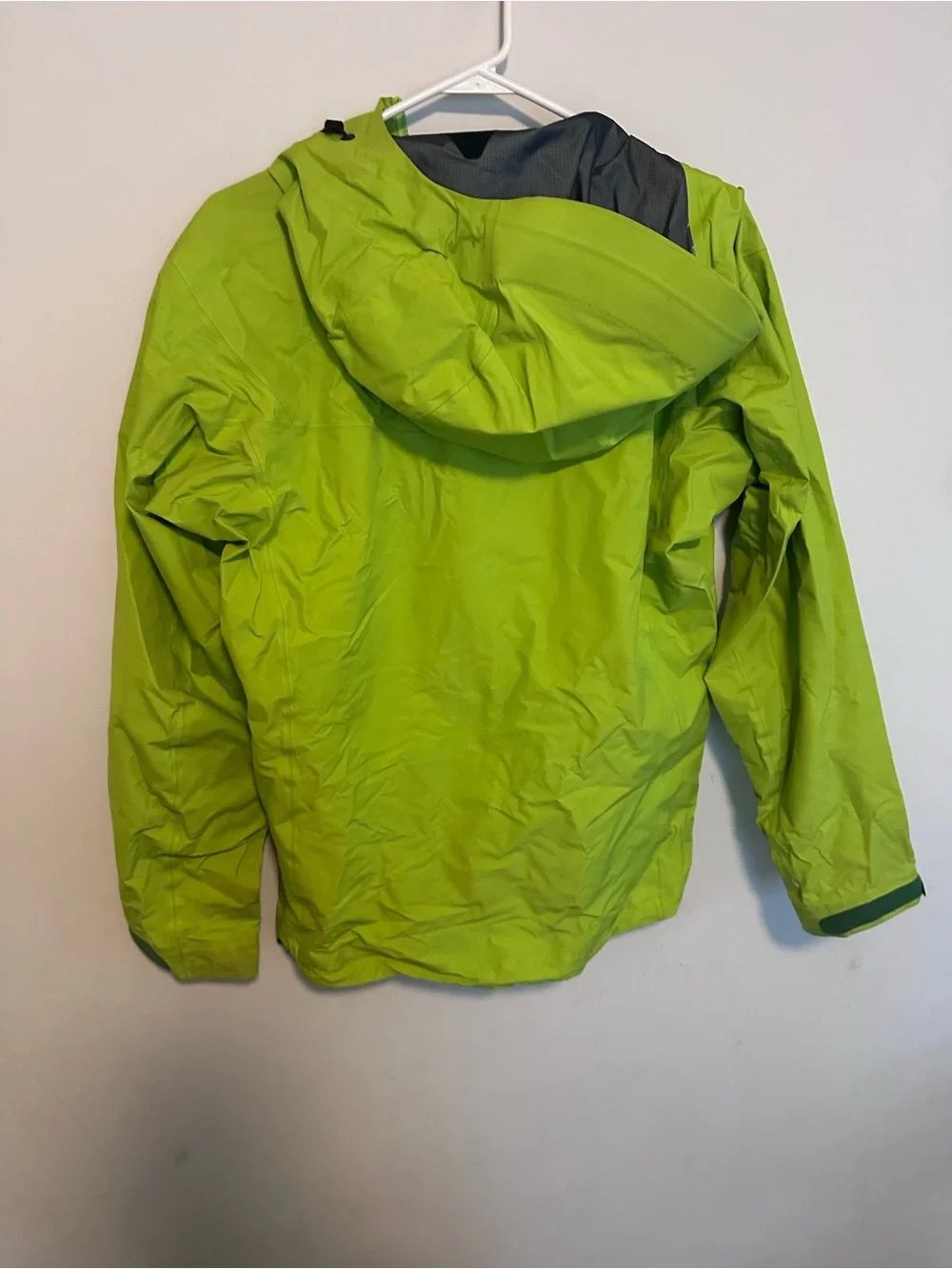 Arc'teryx Lime Green Gore‑Tex Pro Jacket, Alpha SL - Picture 3 of 7